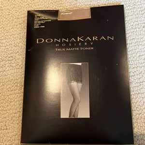 Donna Karan Hosiery True Matte Toner